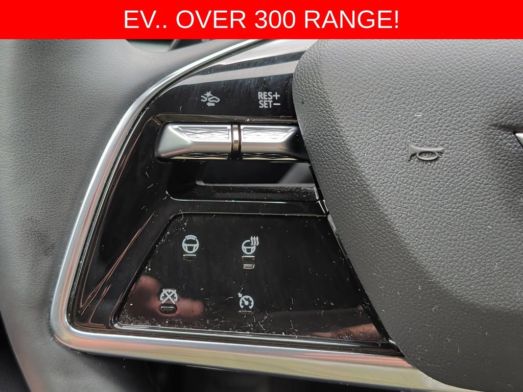 Used 2024 Cadillac Lyriq Luxury AWD/4WD image 12