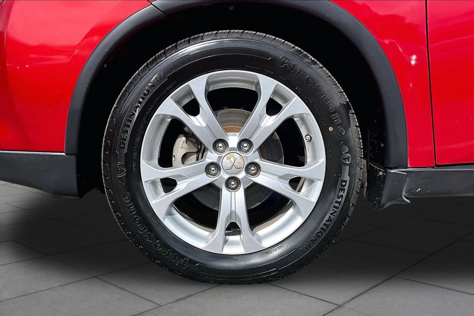 Used 2015 Mitsubishi Outlander SE FWD image 11