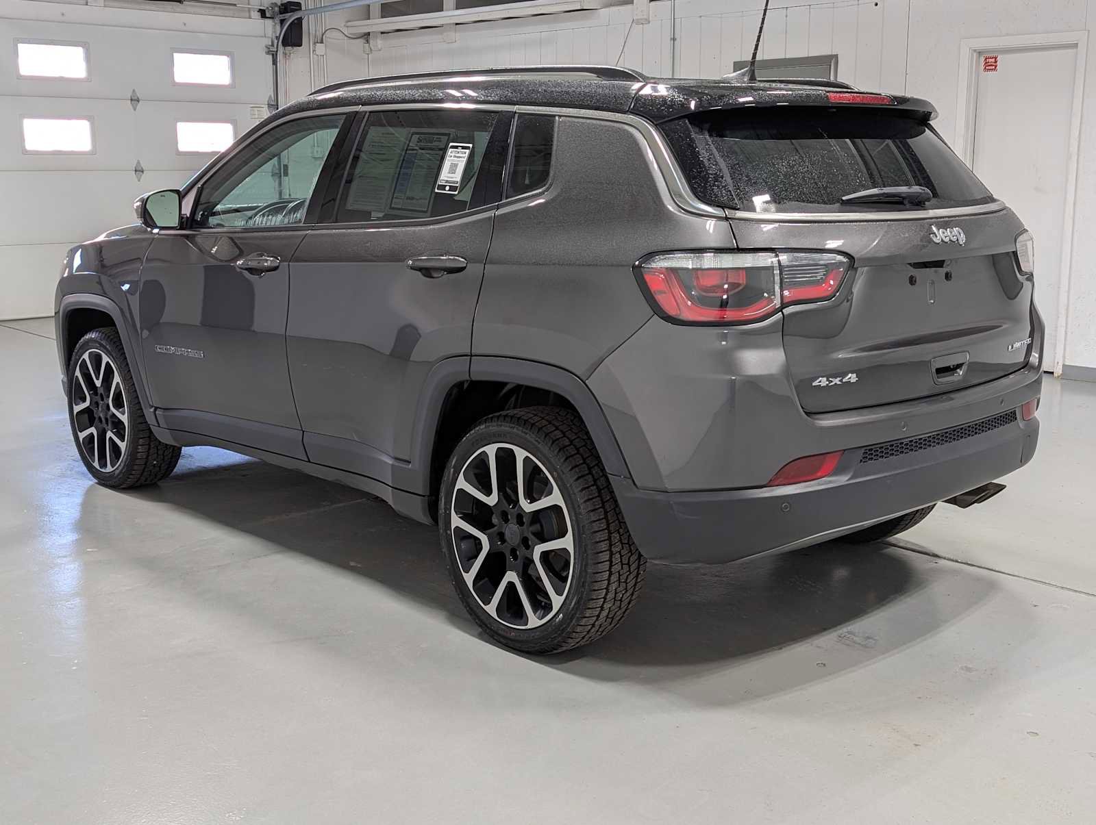 Used 2021 Jeep Compass Limited w/ Elite Exterior Group AWD/4WD image 10