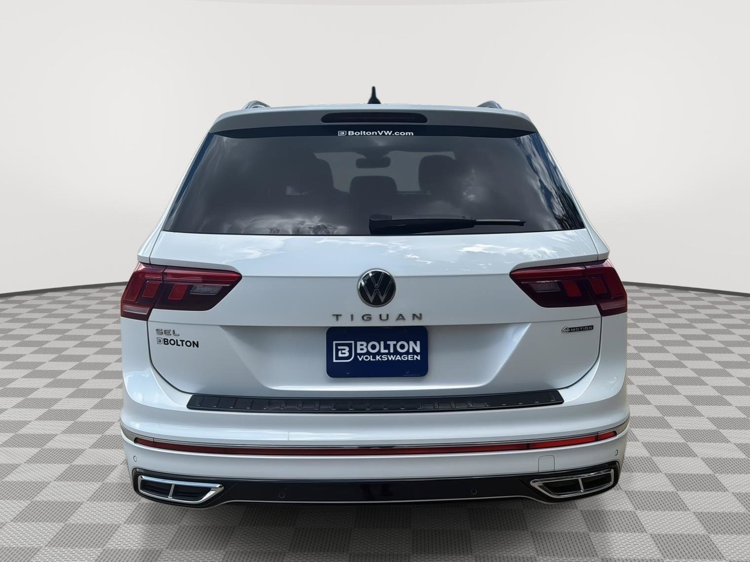 Used 2024 Volkswagen Tiguan SEL R-Line w/ MDO Package, Two-Row image 4