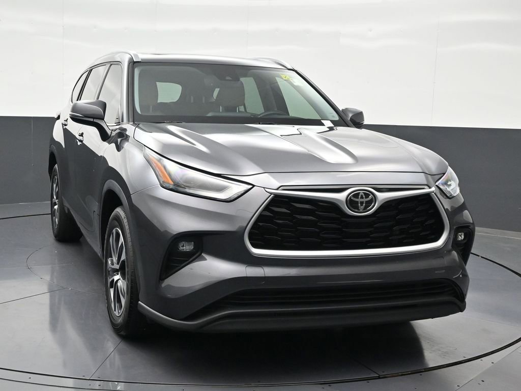 Used 2022 Toyota Highlander XLE FWD image 8