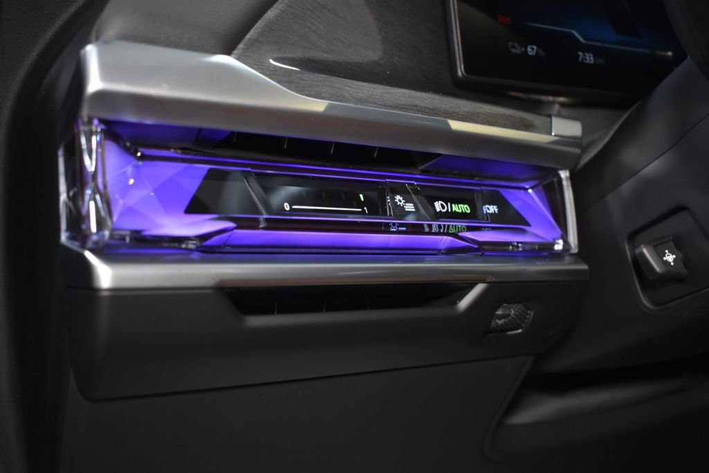 Used 2025 BMW i7 xDrive60 AWD/4WD image 24