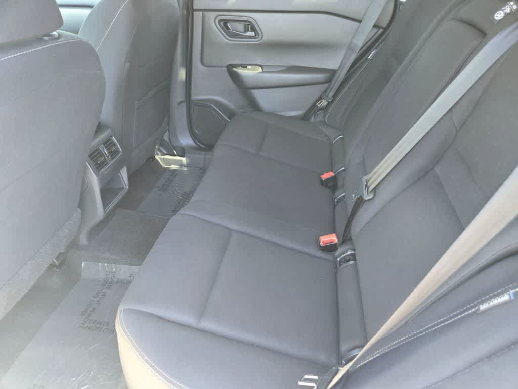 Used 2024 Nissan Rogue S AWD/4WD image 4