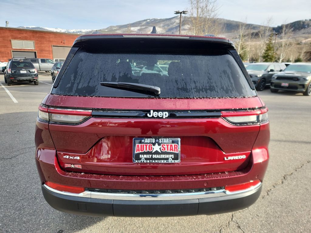 New 2025 Jeep Grand Cherokee Laredo image 4