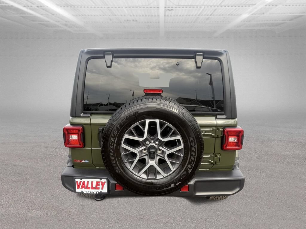 Used 2024 Jeep Wrangler Unlimited Sahara AWD/4WD image 6