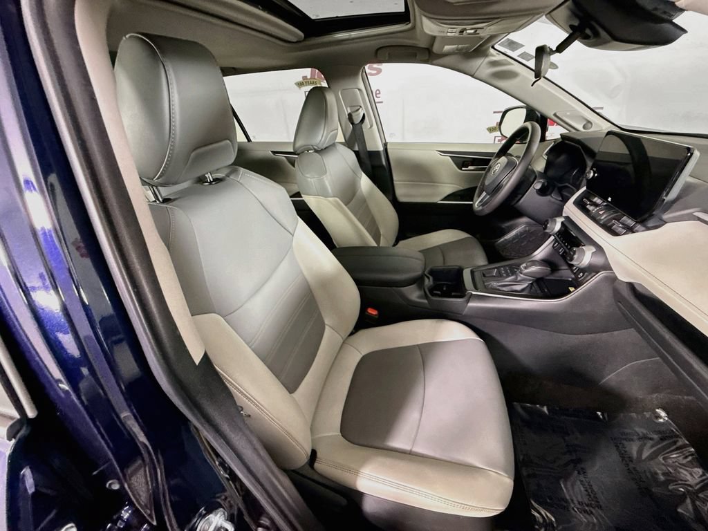 Certified 2023 Toyota RAV4 XLE Premium AWD/4WD image 33