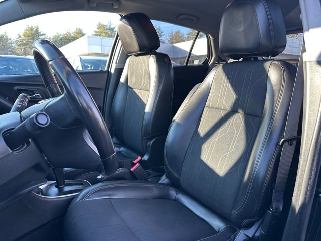 Used 2019 Chevrolet Trax LT w/ LT Convenience Package image 14