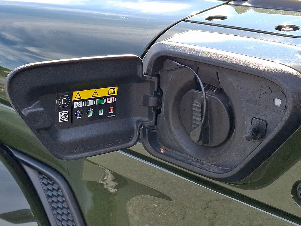 Used 2023 Jeep Wrangler Unlimited Sahara w/ Cold Weather Group AWD/4WD image 31