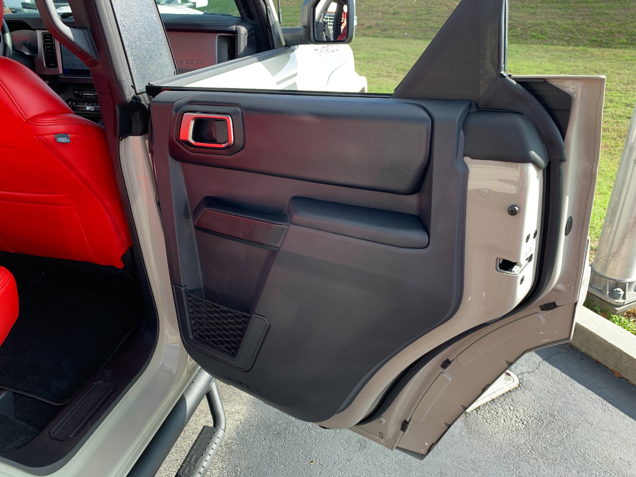 Used 2025 Ford Bronco Outer Banks w/ Sasquatch Package image 57