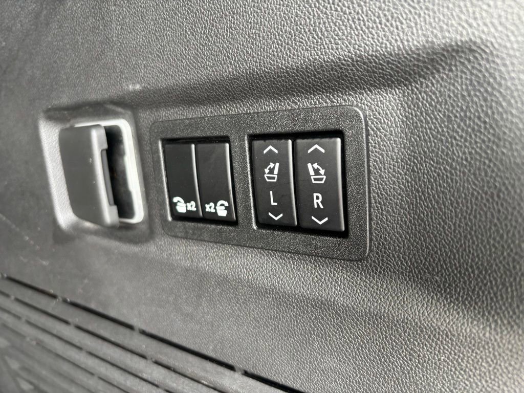 Used 2022 GMC Yukon AT4 w/ Technology Package image 23