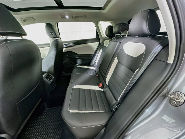 Certified 2025 Volkswagen Taos SEL AWD/4WD image 25