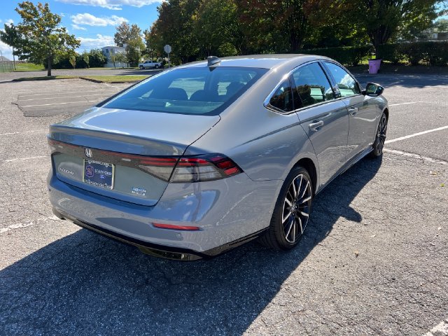 Used 2025 Honda Accord Touring image 11