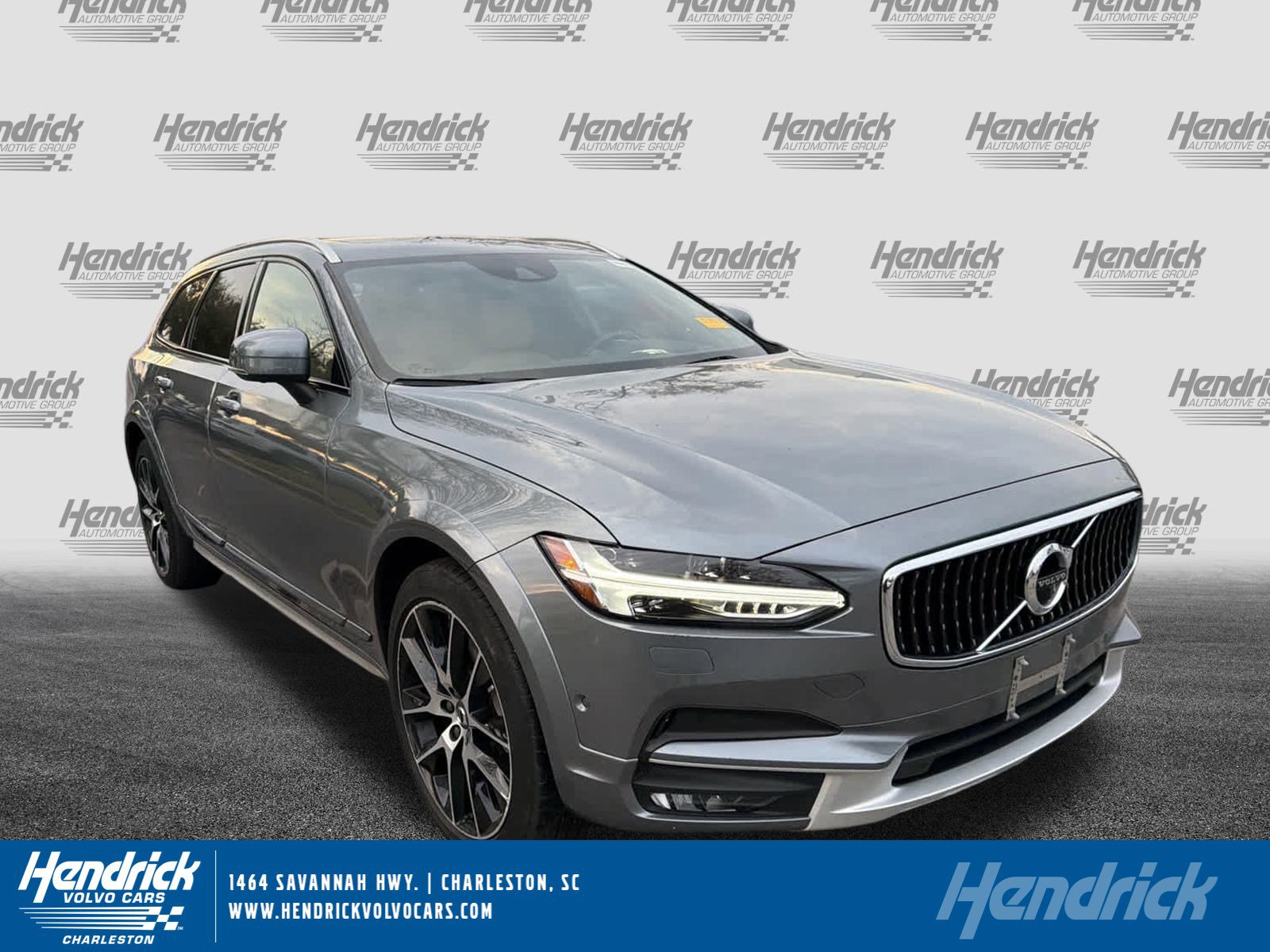 Used 2018 Volvo V90 T6 Cross Country w/ Convenience Package image 1