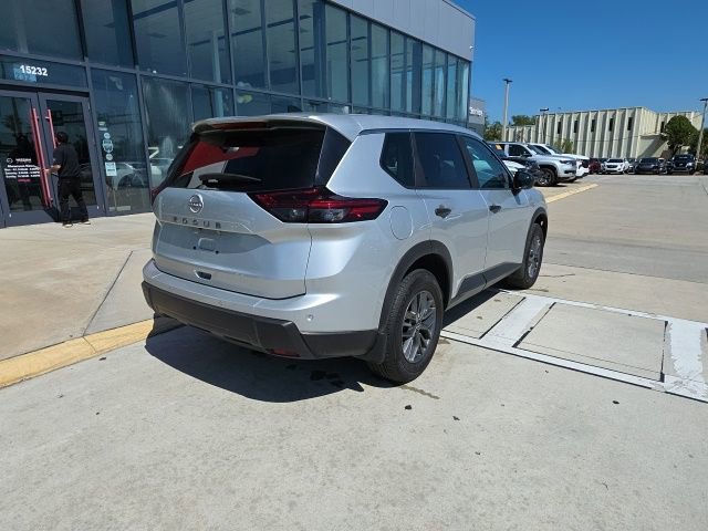 Used 2025 Nissan Rogue S FWD image 4