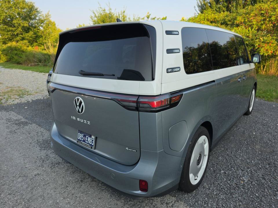 Used 2025 Volkswagen ID. Buzz 1st Edition AWD/4WD image 4
