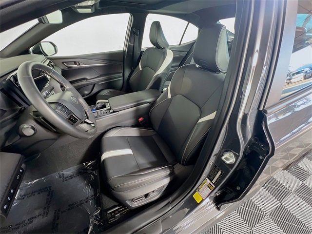 Used 2025 Toyota Camry SE image 9