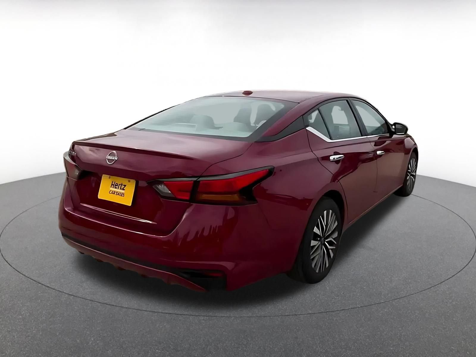 Used 2025 Nissan Altima 2.5 SV FWD image 14
