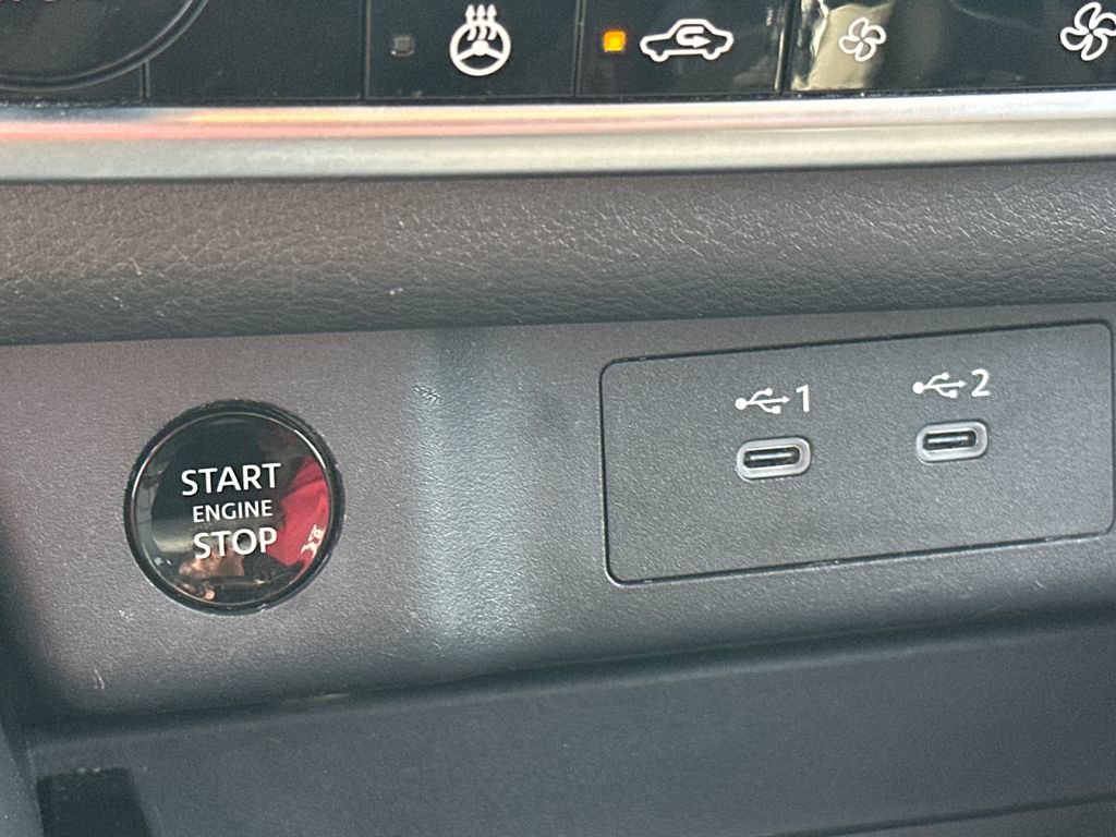 Used 2024 Nissan Rogue SV w/ SV Premium Package image 30