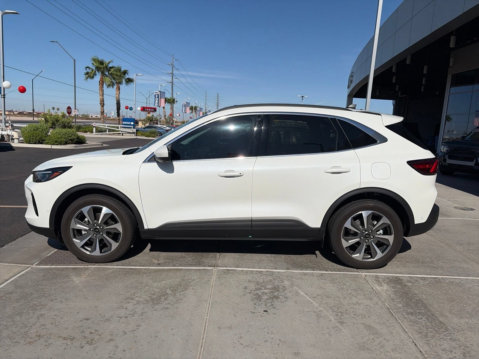 Used 2023 Ford Escape Platinum w/ Premium Technology Package AWD/4WD image 2