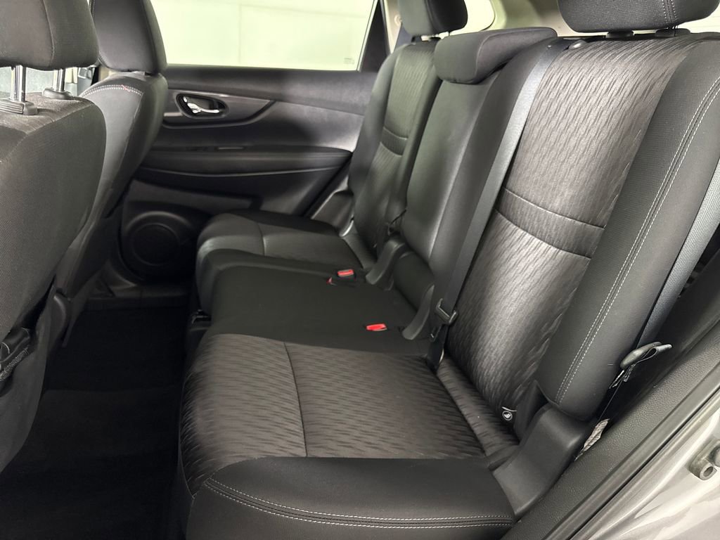 Used 2018 Nissan Rogue SV FWD image 13