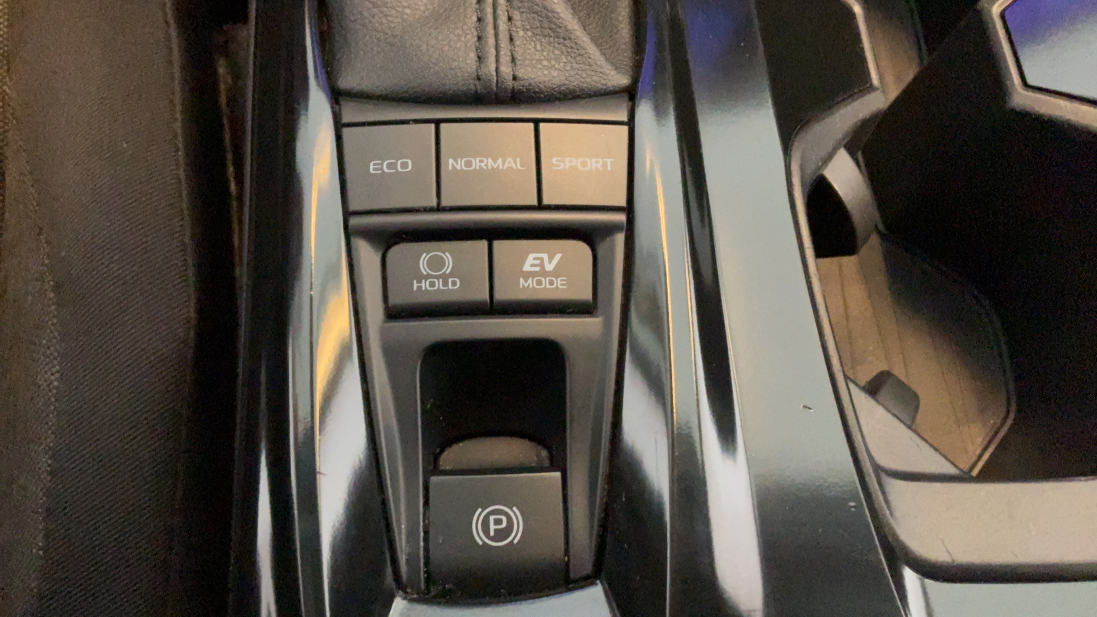 Used 2025 Toyota Camry LE FWD image 17