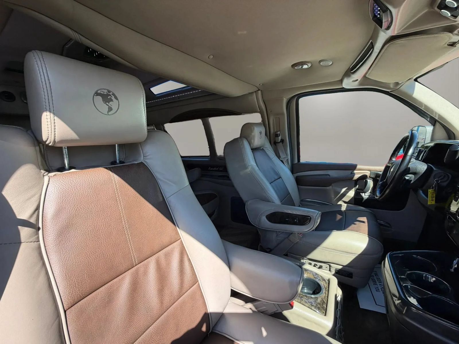 Used 2015 Chevrolet Express 2500 RWD image 29