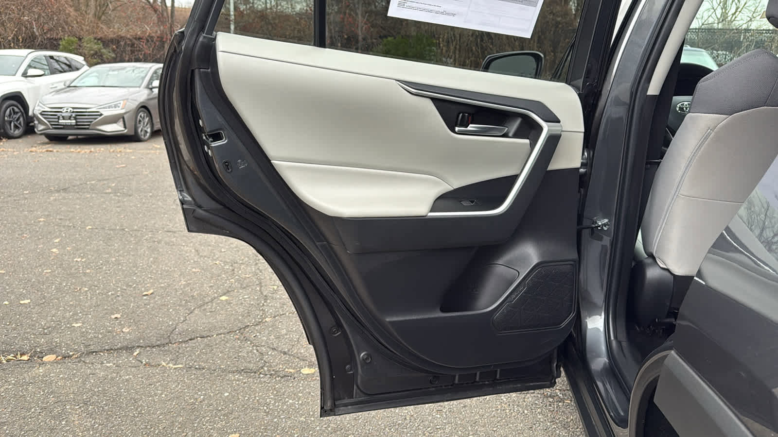 Used 2022 Toyota RAV4 XLE image 24