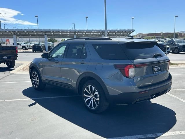 Used 2025 Ford Explorer ST-Line AWD/4WD image 3