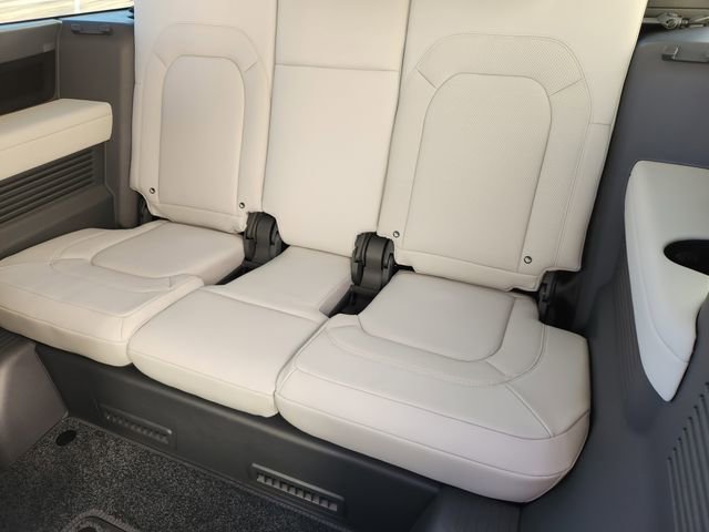 Used 2026 Land Rover Defender 130 S image 21