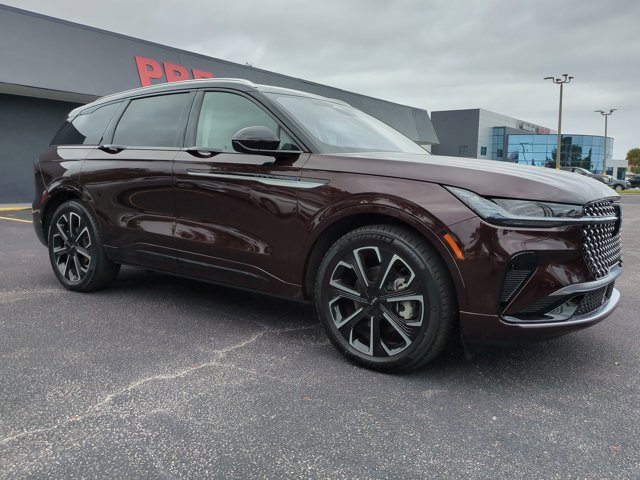 Used 2025 Lincoln Nautilus Reserve image 2