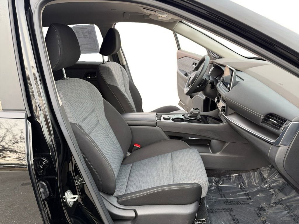 Used 2023 Nissan Rogue SV image 15