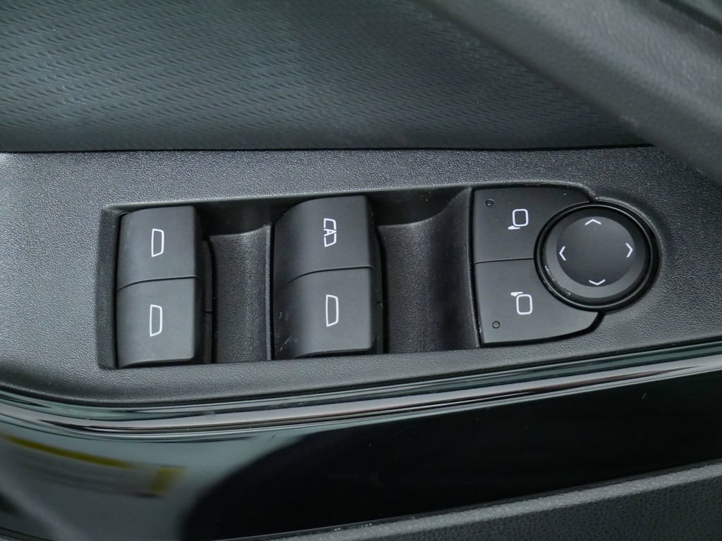 Used 2025 Chevrolet Equinox LT AWD/4WD image 21