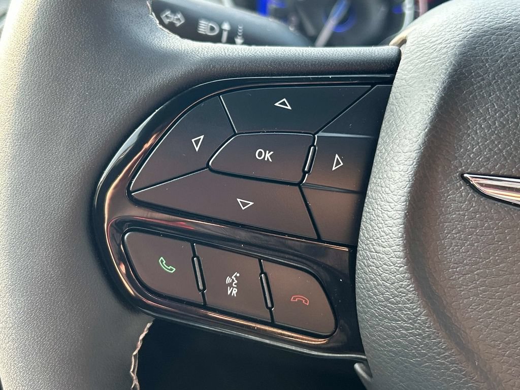 Used 2025 Chrysler Pacifica Limited FWD image 27
