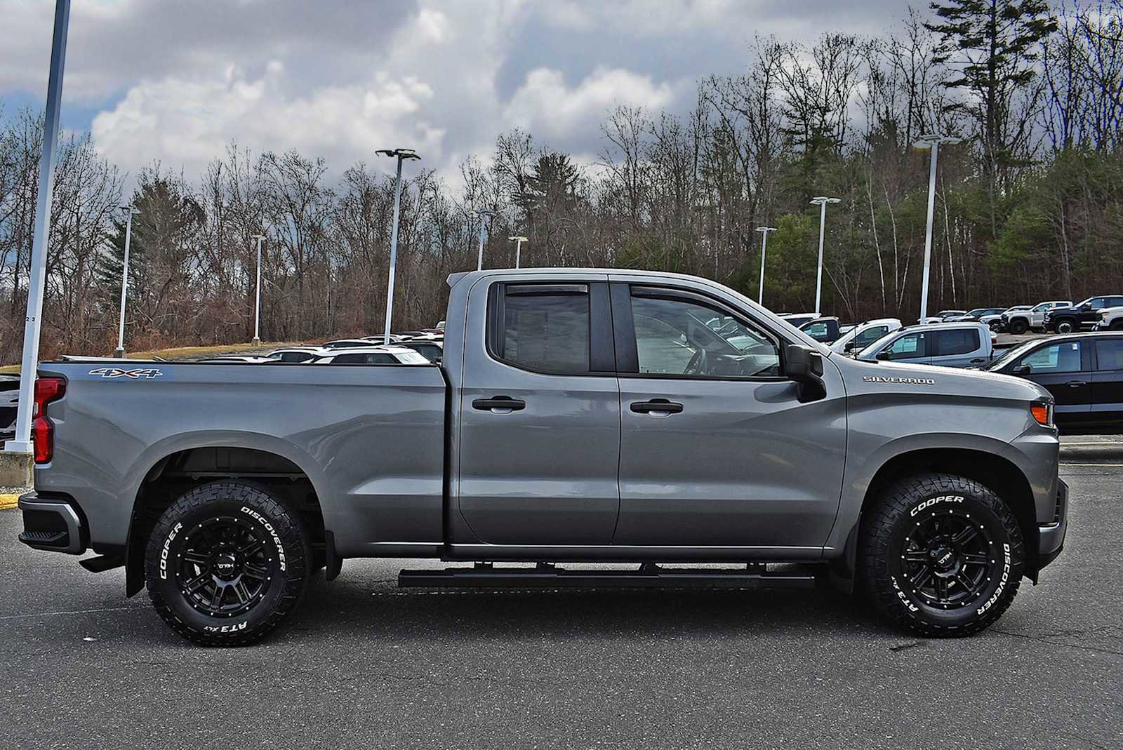 Used 2020 Chevrolet Silverado 1500 Custom w/ Custom Value Package image 6