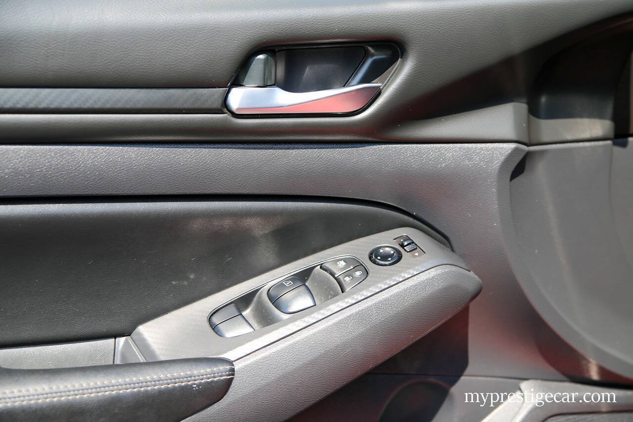 Used 2025 Nissan Altima 2.5 SV FWD image 40