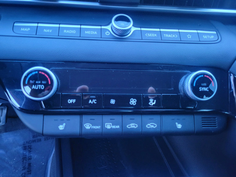 Used 2023 Hyundai Elantra SEL w/ Convenience Package image 38