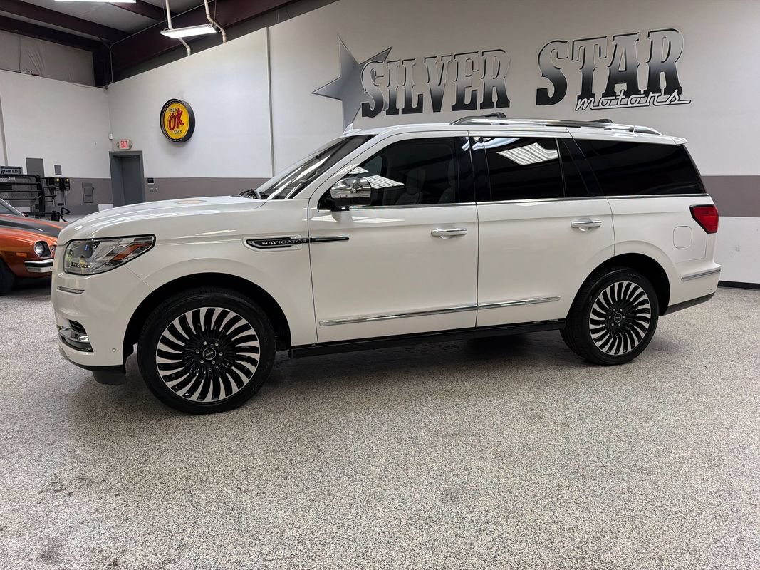 Used 2020 Lincoln Navigator Black Label w/ Cargo Convenience Package AWD/4WD image 2
