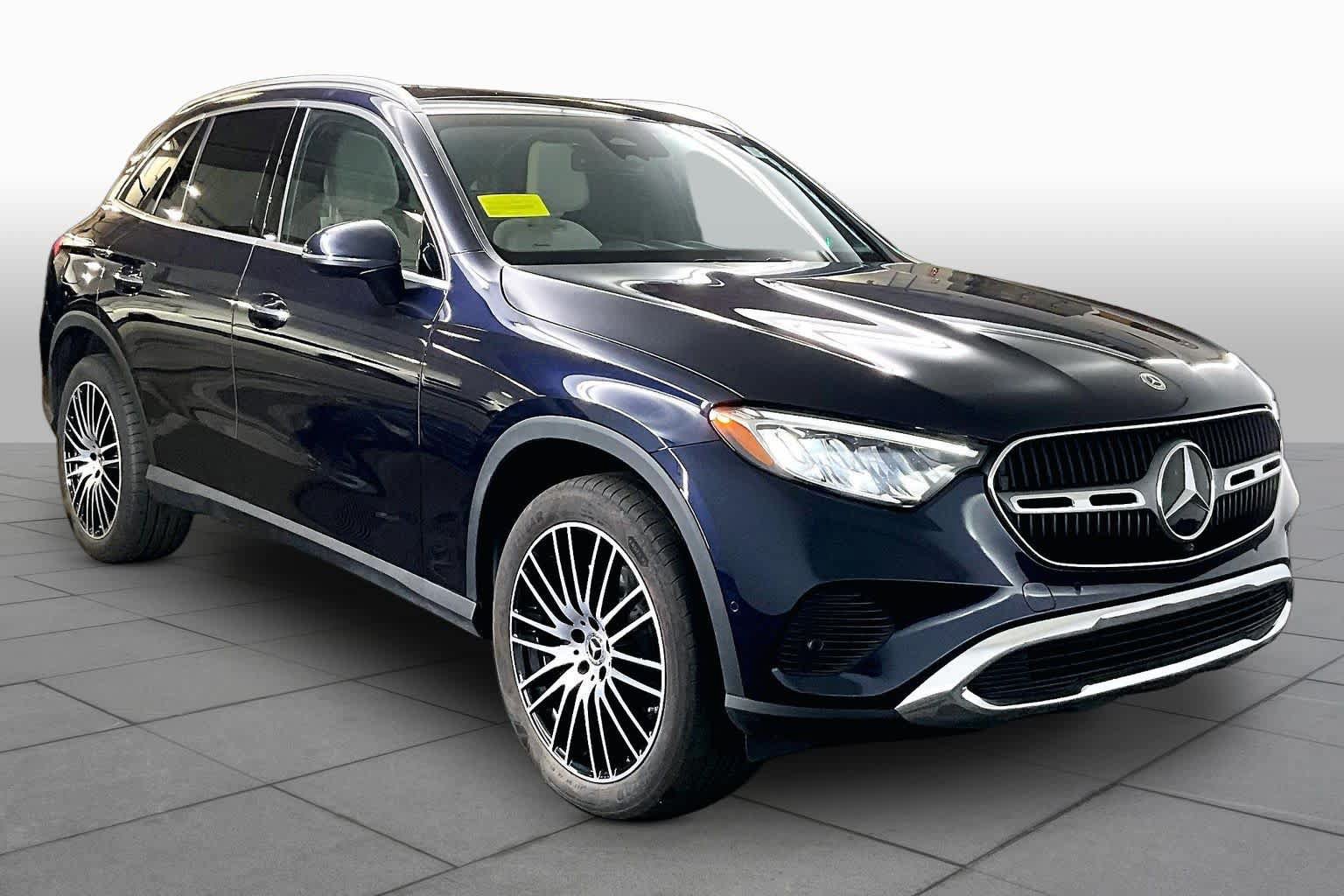 Used 2024 Mercedes-Benz GLC 300 4MATIC image 3