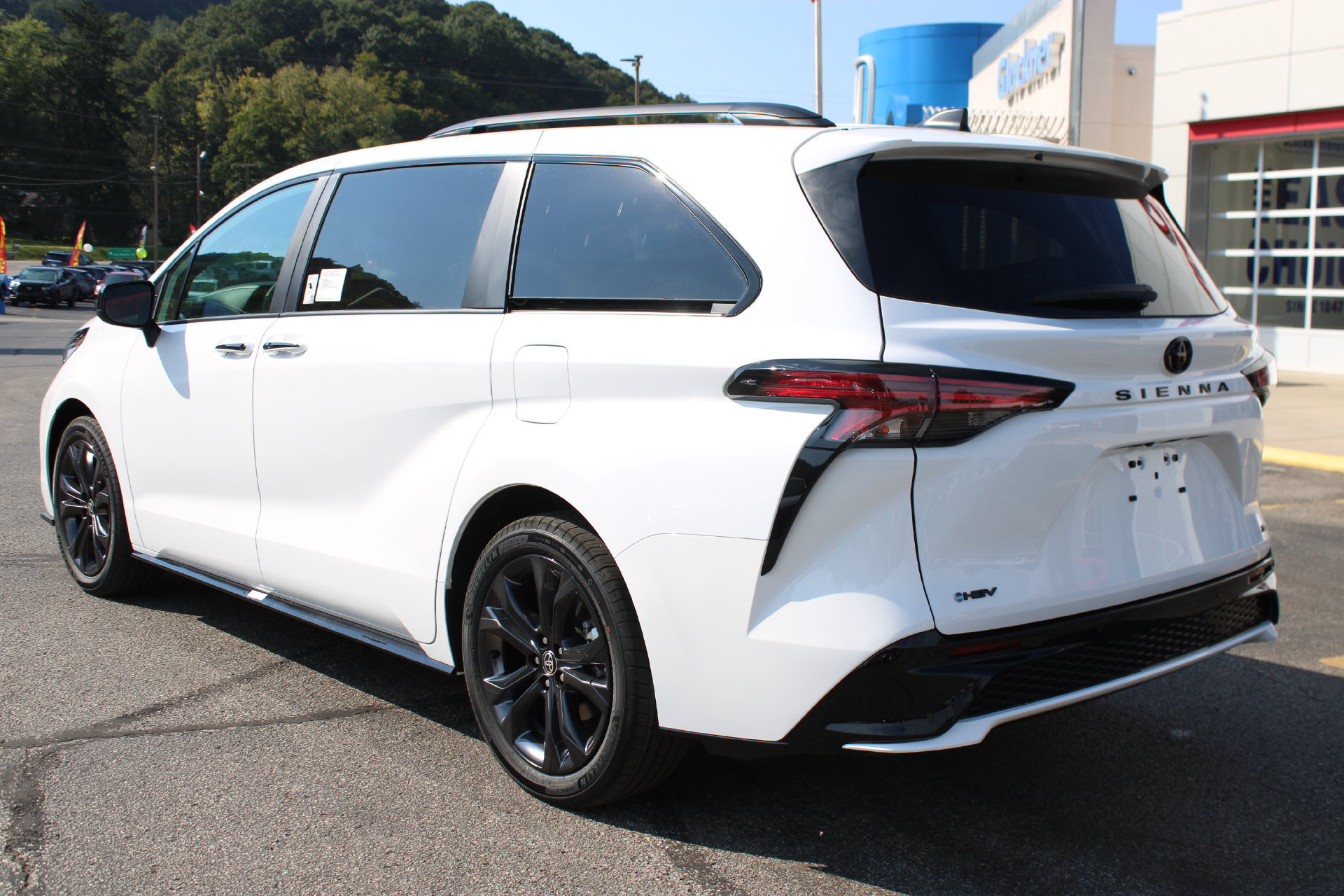 New 2026 Toyota Sienna XSE FWD image 9
