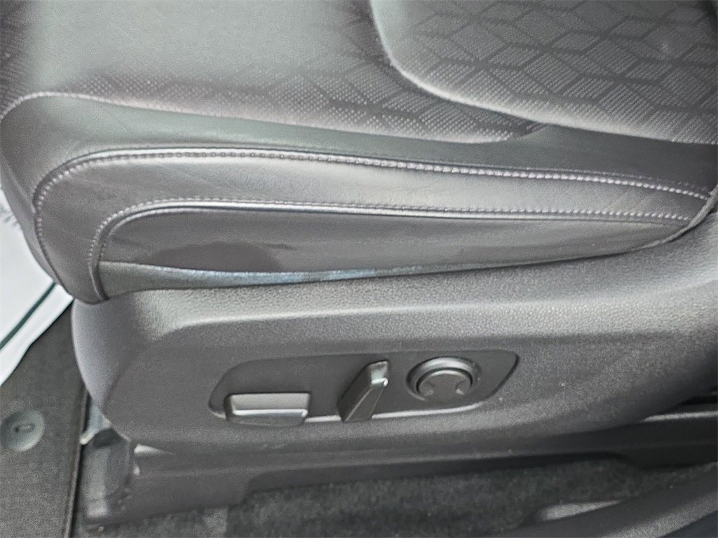 Used 2023 Kia Carnival LX image 18