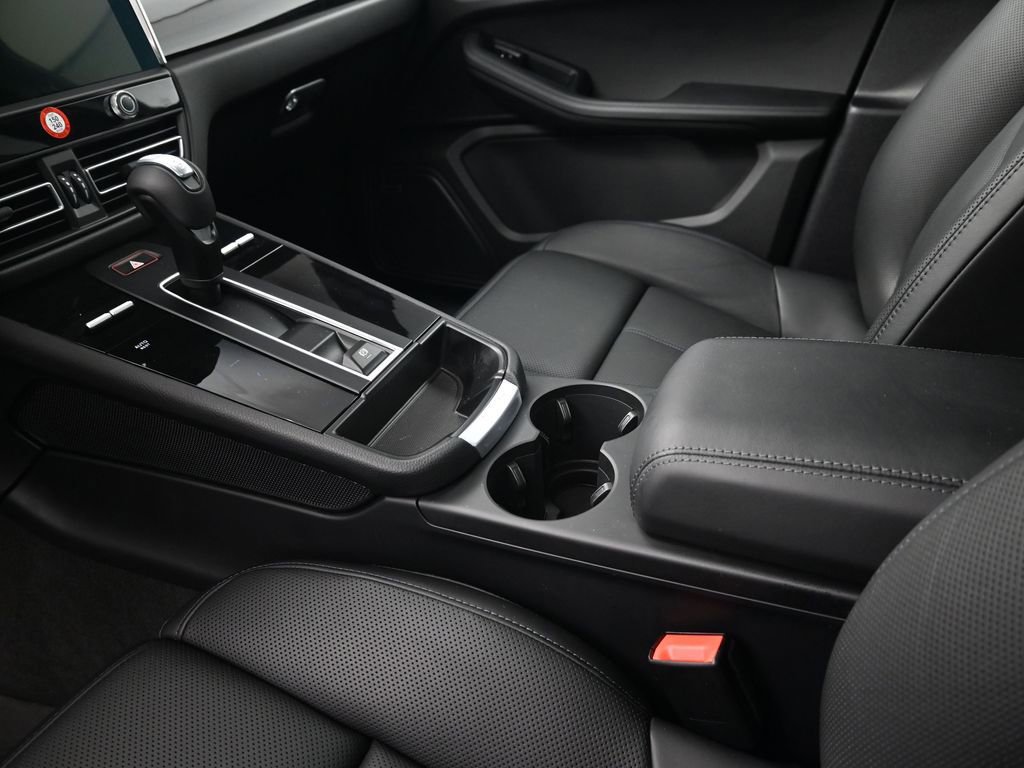 Certified 2026 Porsche Macan image 22
