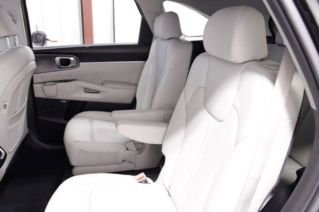 Used 2023 Kia Sorento SX Prestige image 17