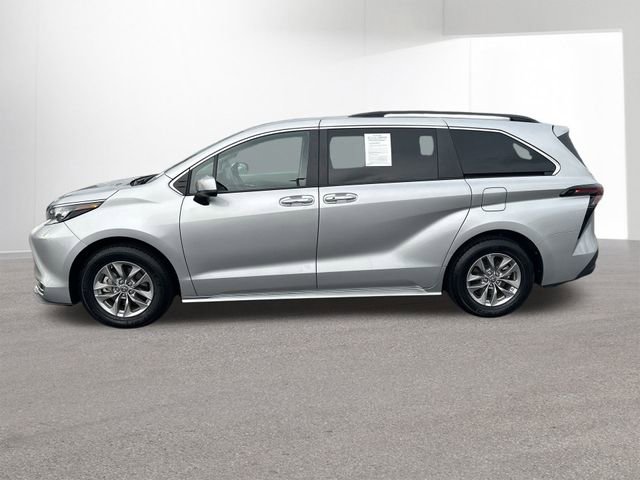 Used 2024 Toyota Sienna XLE image 4