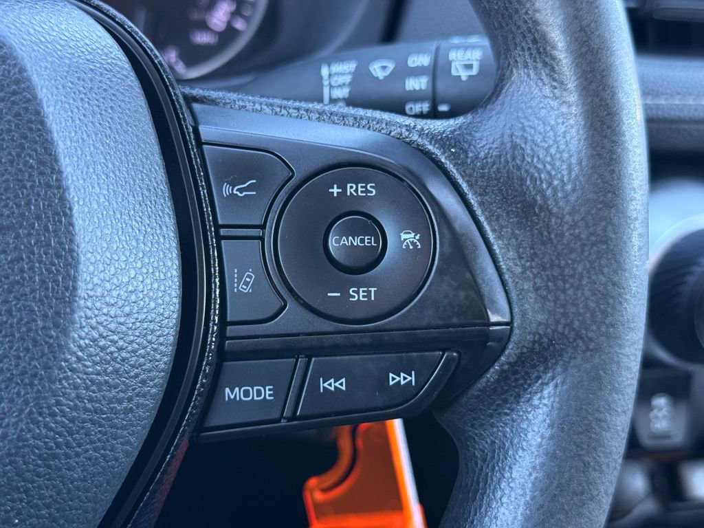 Used 2021 Toyota RAV4 LE image 30