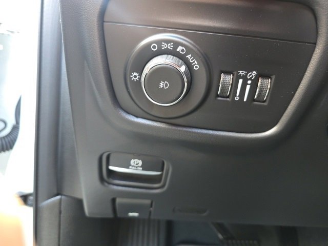 Used 2023 Jeep Grand Cherokee L Summit image 11