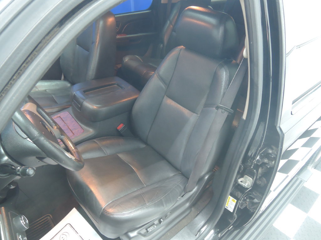 Used 2012 Chevrolet Suburban LTZ AWD/4WD image 6