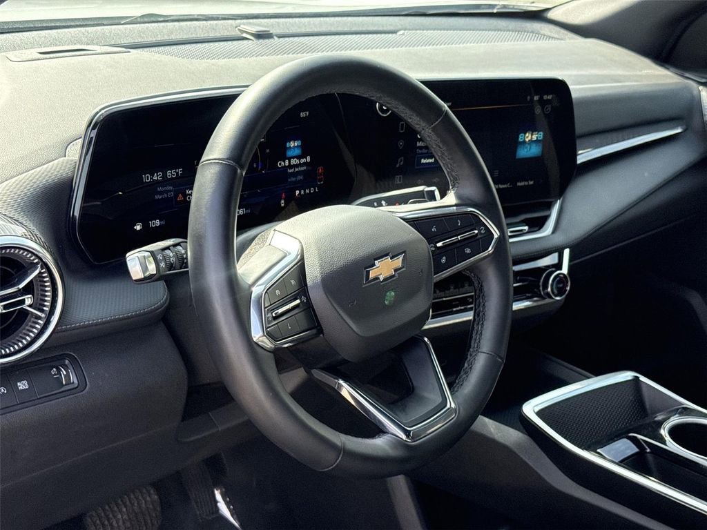 Used 2025 Chevrolet Equinox LT image 9