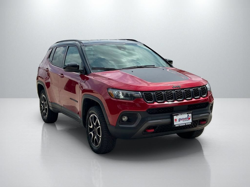 Used 2025 Jeep Compass Trailhawk AWD/4WD image 3