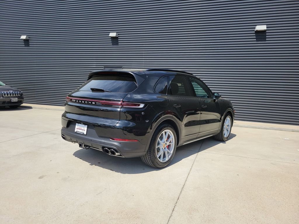 Used 2025 Porsche Cayenne S image 5