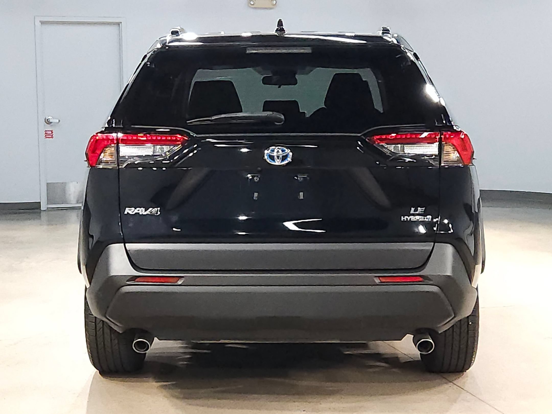 Used 2023 Toyota RAV4 LE AWD/4WD image 6